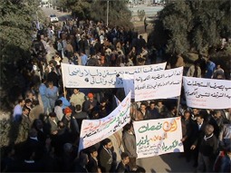 Electrical workers march in Basra