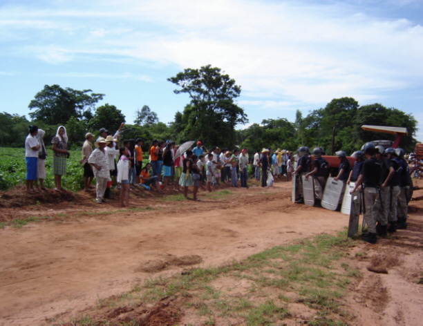 Campesinos block spray equipment