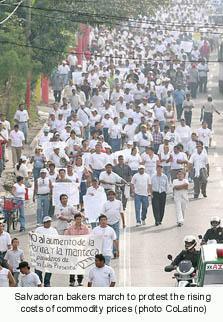 Salvadoran bakers march