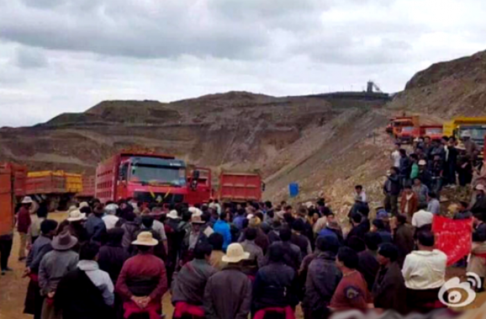 Tibetans clash with police in mine protest